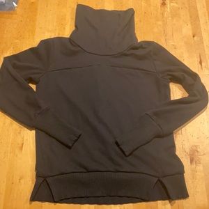 ALO yoga sweater(black)